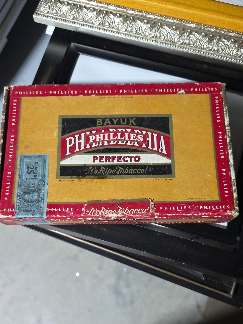 Philadelphia Phillies Vintage Decorative Tobacco Box - Red & Tan